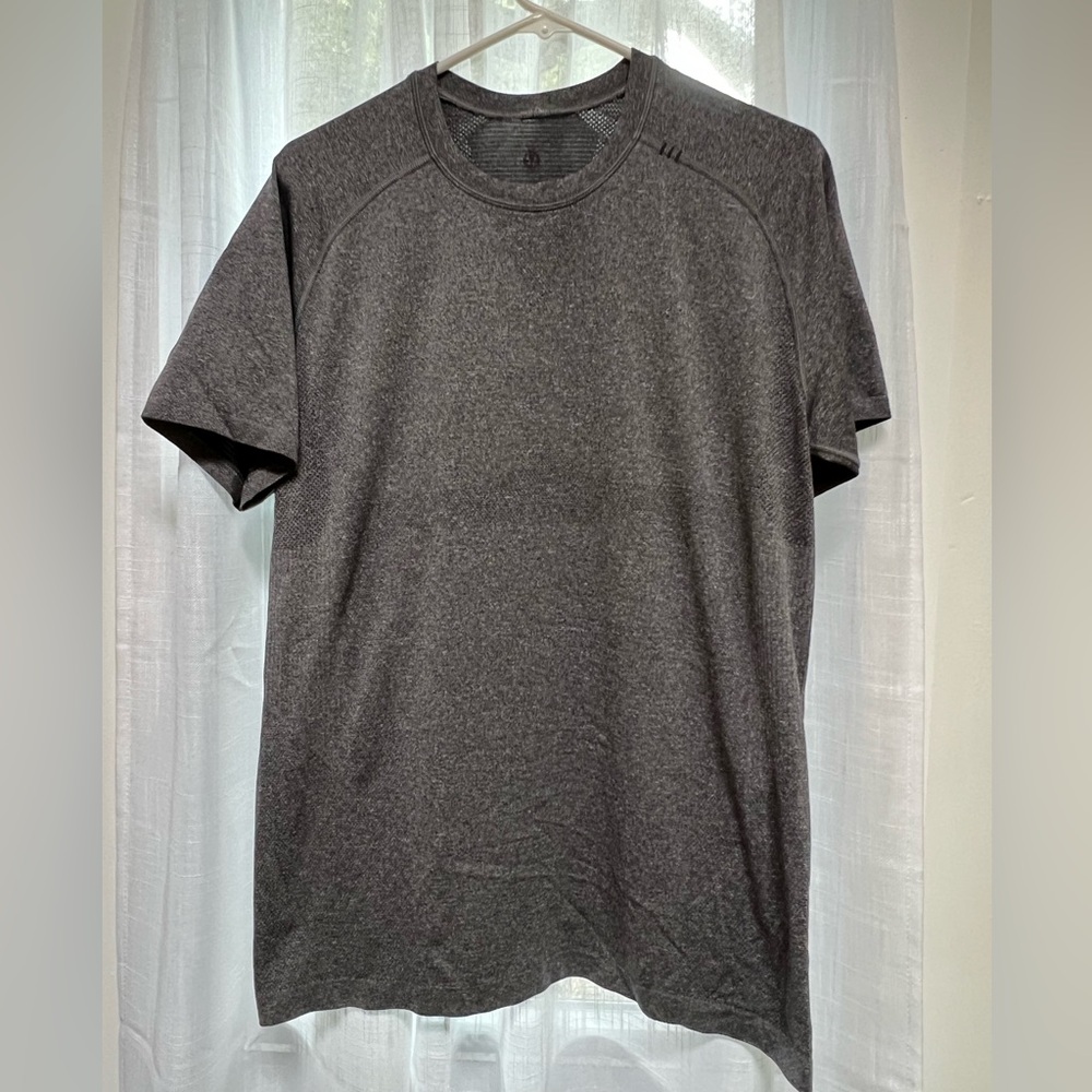 Lululemon men’s athletic tee